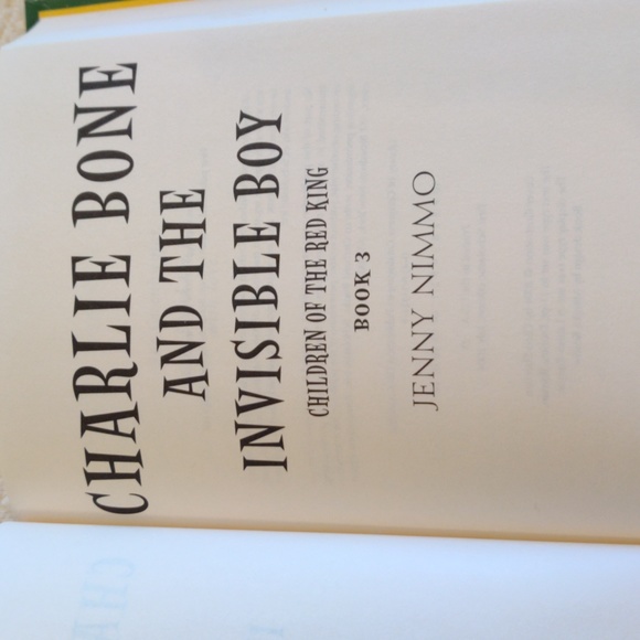 Charlie Bone & The Invisible Boy - Charlie Bone & The Castle Mirrors Books 3 & 4 - Picture 4 of 14